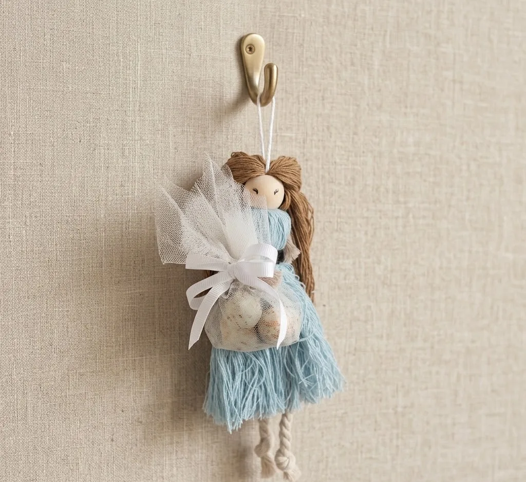 χειροποίητη μπομπονιέρα κούκλα macrame